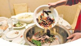 晚餐浪費(fèi)比午餐嚴(yán)重，聚會(huì)商務(wù)、游客浪費(fèi)多【重慶火鍋底料廠】