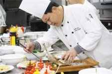 對(duì)于廚師來(lái)說(shuō)，有真本事，就有資格要高工資【重慶火鍋底料批發(fā)在哪】
