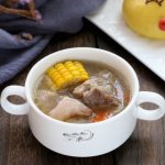 【火鍋底料批發(fā)網(wǎng)】天氣寒冷，很多人都會(huì)選擇吃一些溫補(bǔ)的食物，通過(guò)這類食物來(lái)御寒，而羊肉更是其中的一個(gè)主要選擇。我們先說(shuō)羊肉是屬于熱量比較