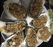生蠔是宵夜攤上一直生意非?；鸨囊豢蠲朗?，基本上宵夜攤上面的海鮮中，就是屬生蠔最火，而且成本低，很多人開業(yè)不到三個月就可以把本錢給賺回來