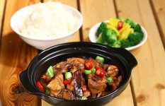 滿大街的黃燜雞米飯都關(guān)了，真的不賺錢？【重慶火鍋底料批發(fā)地址】