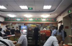 人均12元的快餐廳，火了26年，它在一個(gè)省開出400家直營(yíng)店
