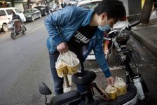 武漢復(fù)工餐廳老板：有事做了，焦慮的心就踏實(shí)下來了【重慶火鍋底料批發(fā)在哪】