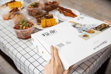 全國200多家門店停業(yè)，搶口罩成“頭等大事”“深圳辦公室4000只口罩到位，酒精到位！”  “廣州辦公室口罩、額溫槍到位！”  “我留在深圳，有任何事