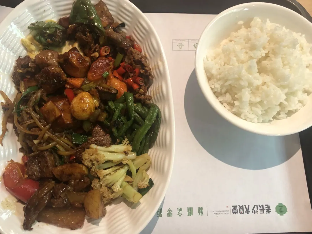 120平日4萬，“快+正”餐成全新模式？【重慶火鍋底料批發(fā)商城】