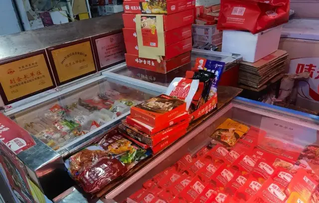 預(yù)制菜第一股”味知香成功登陸上交所。截至2020年底，味知香經(jīng)銷商數(shù)量為880家、加盟店數(shù)量重慶老火鍋底料的做法為1117家