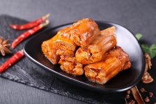 食品企業(yè)注冊(cè)數(shù)比餐飲企業(yè)注冊(cè)數(shù)多2100萬(wàn)家，零食正餐化或?qū)⑹且淮蟊厝悔厔?shì)