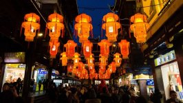掃碼點餐再引爭議；春節(jié)不打烊，餐飲商家備貨忙