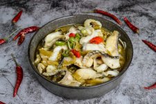 在消費(fèi)者教育還不成熟的預(yù)制菜賽道，當(dāng)下或許還不是開店擴(kuò)張的好時(shí)機(jī)。麥子?jì)屧囁畧F(tuán)店模式，預(yù)制菜專賣店難跑通？